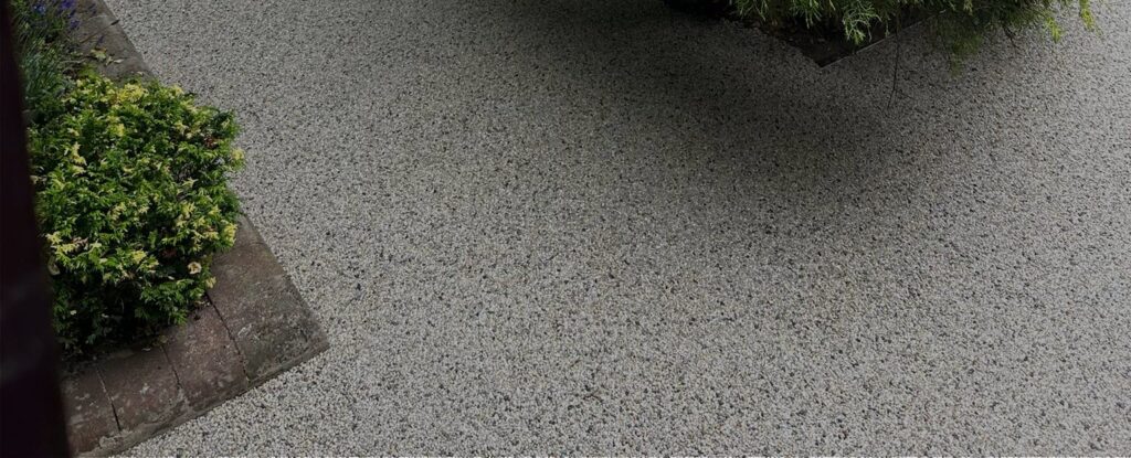 Resin bound surface in a garden drive